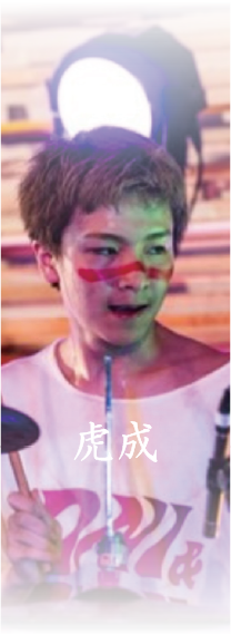 出演者3(中央)